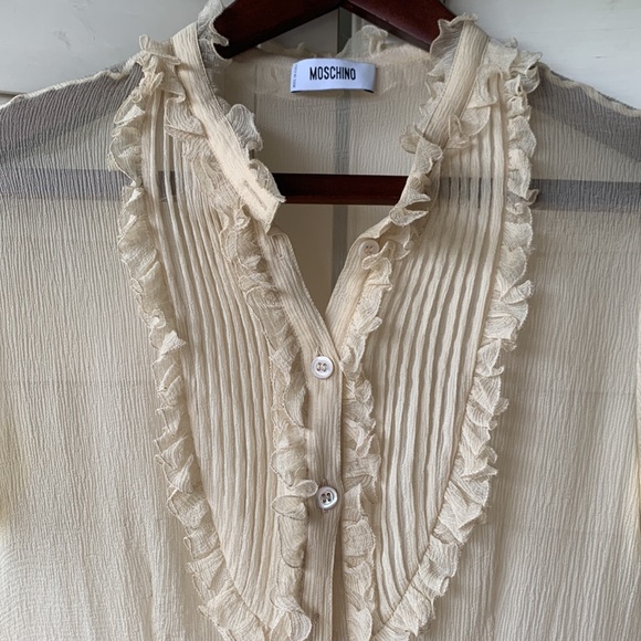 Moschino 100% Silk Blouse in XS. Good condition—see photos. Missing button. - Picture 4 of 6